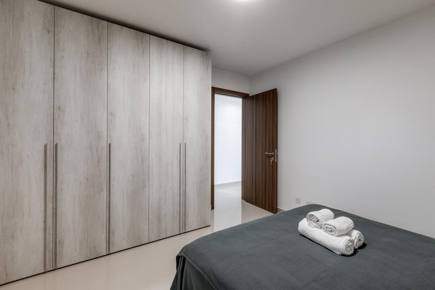 9Ten11 Seafront By Homely Mellieha Exterior photo