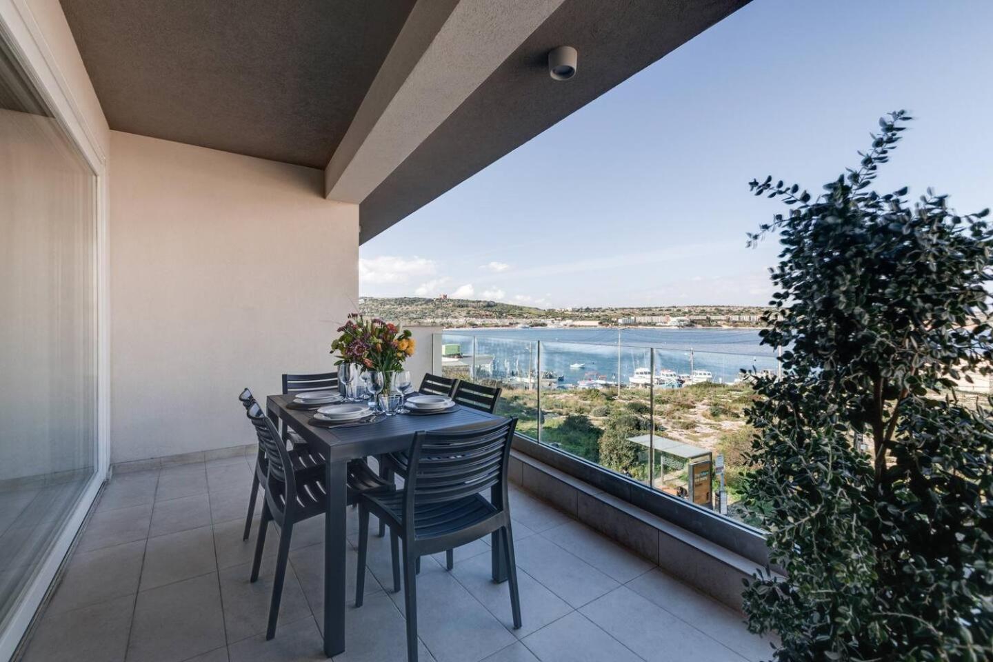 9Ten11 Seafront By Homely Mellieha Exterior photo