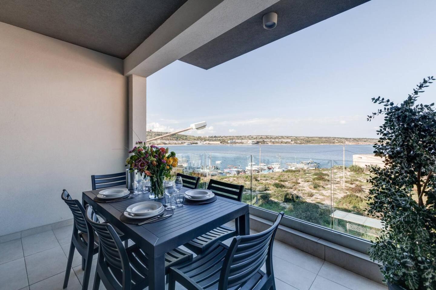 9Ten11 Seafront By Homely Mellieha Exterior photo